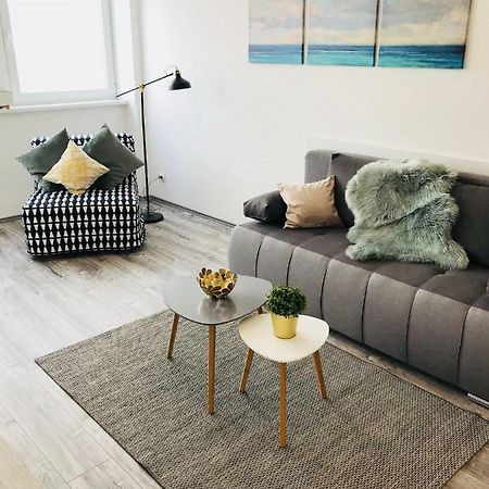 Central Apartments Veszprem Bagian luar foto