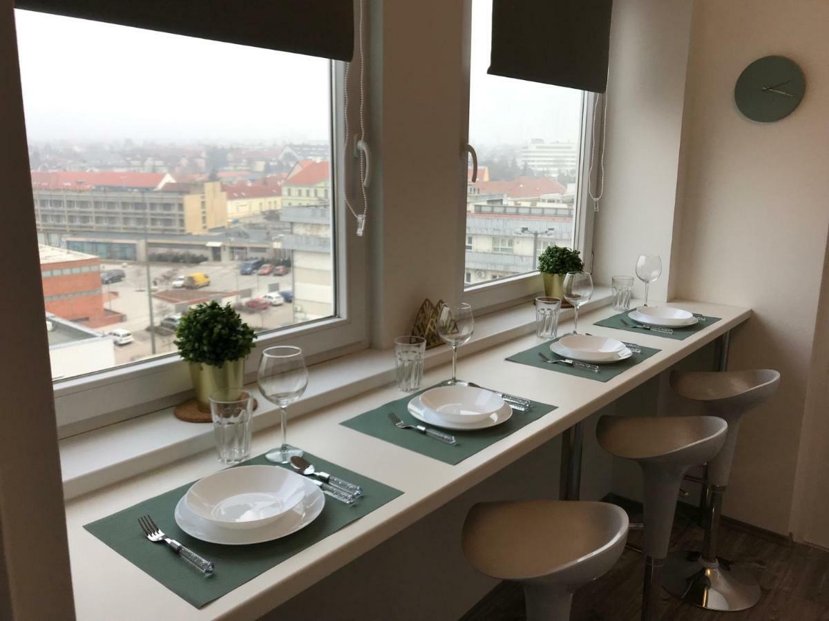 Central Apartments Veszprem Bagian luar foto