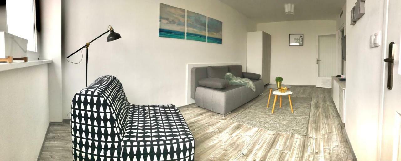 Central Apartments Veszprem Bagian luar foto
