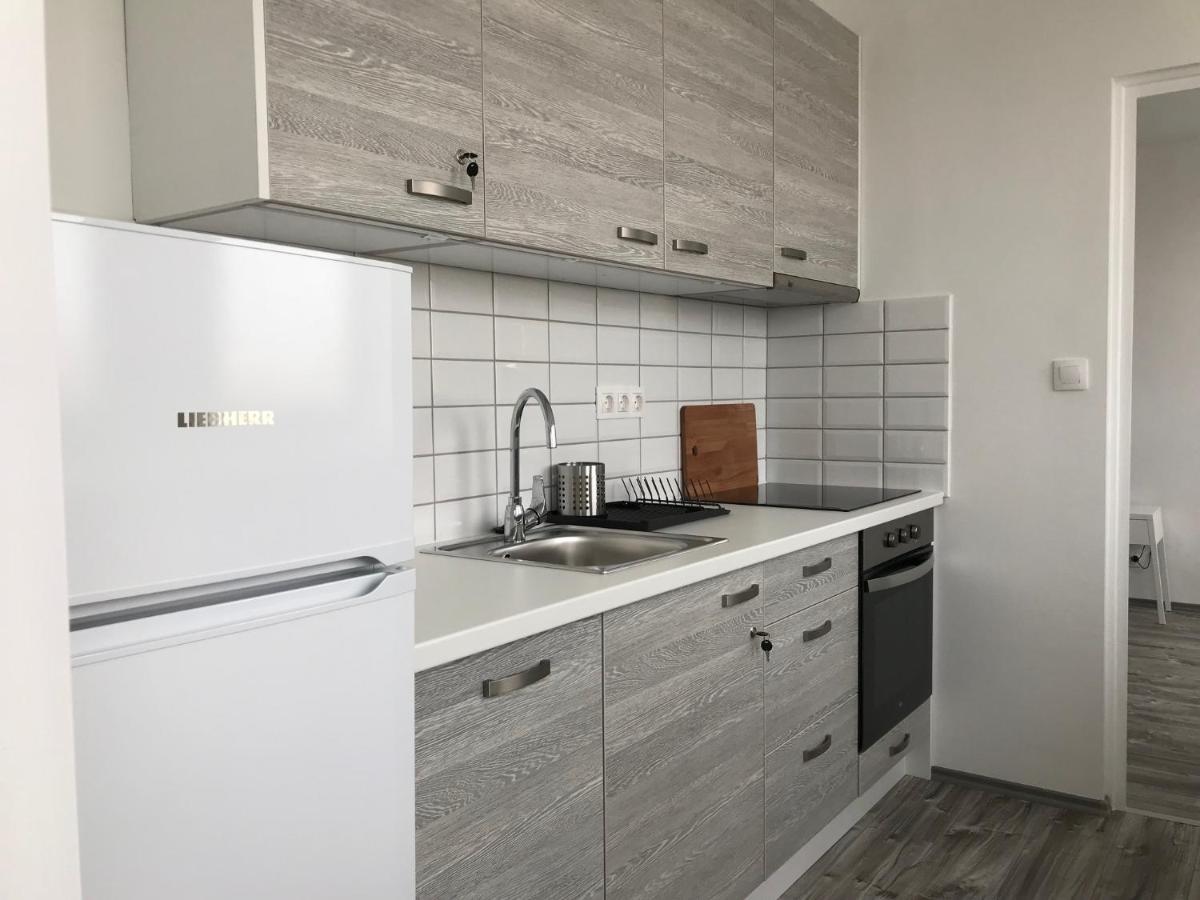 Central Apartments Veszprem Bagian luar foto